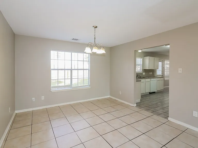 8206 Holmwood Dr — Photo 6