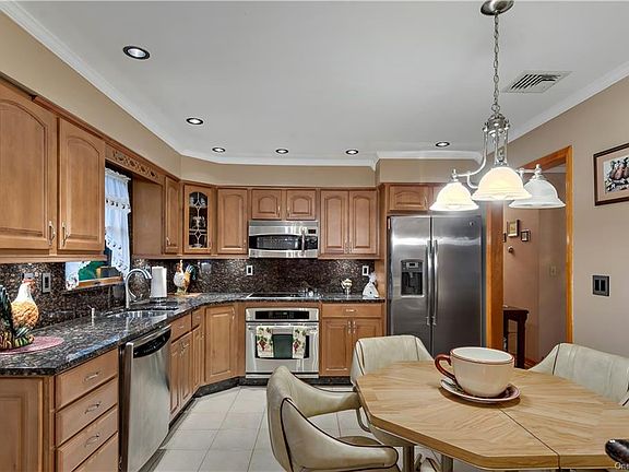 5th image of 4 Rosemary Ln