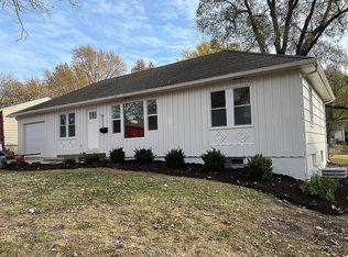 8531 Glenwood St, Overland Park, KS 66212