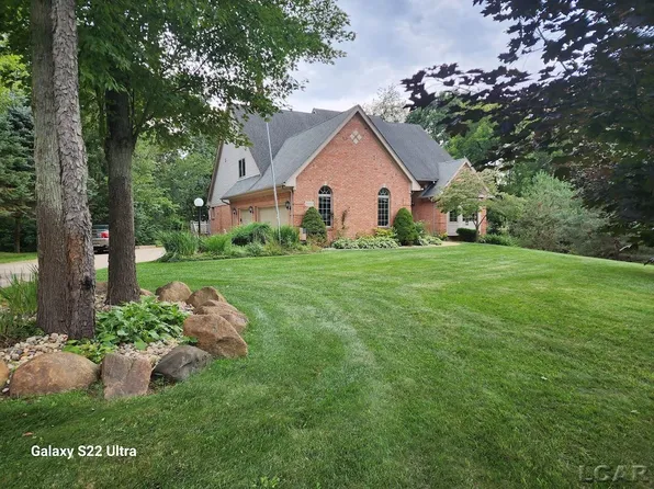 10960 Fossil Hill Dr, Whitmore Lake, MI 48189