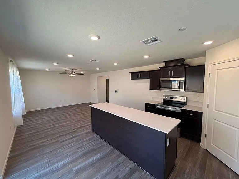 1902 W Meadow Dr — Photo 7