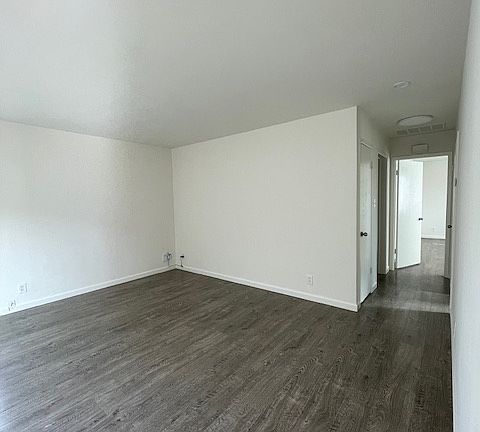 2nd image of 803 Park Ave