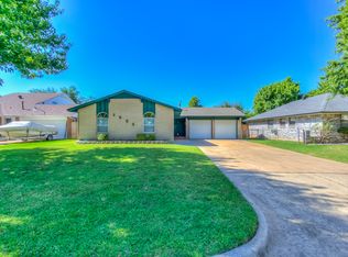 1004 NW 1st St, Moore, OK 73160