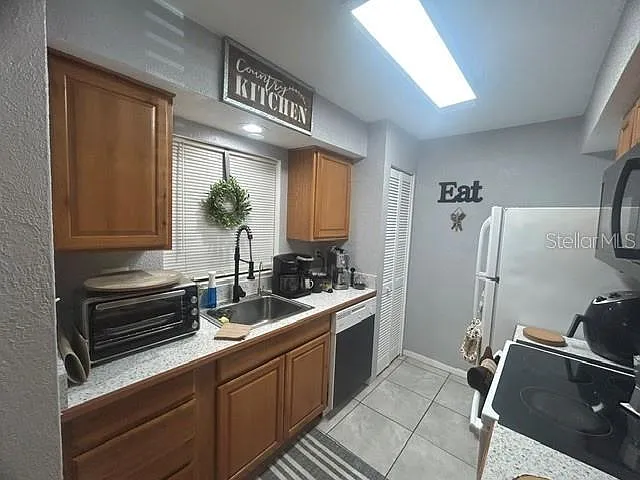 3 bed, 1.0 bath, 1136 sqft, $1,595 — Photo 4