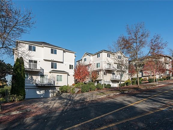5th image of 215 23rd Ave SW #1-15