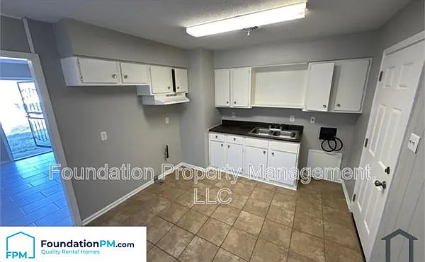 4208 Beacon Hills Dr — Photo 3