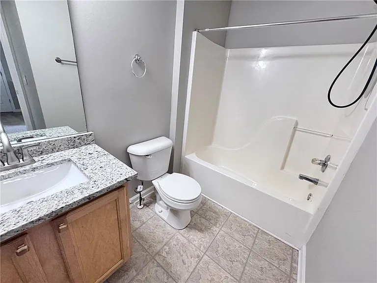 3044 Kentmere Dr — Photo 23