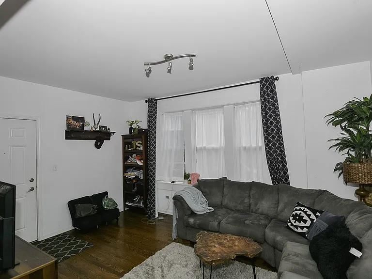 2101 W Fletcher St #1 — Photo 6