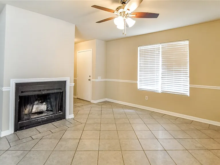 1506 Lemon Tree Ln — Photo 8