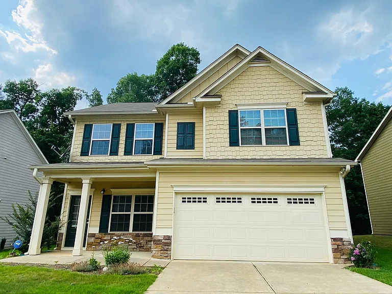 798 Pine Ln — Photo 1