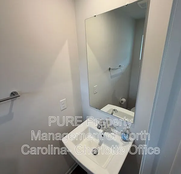 5945 Granbury Dr — Photo 17