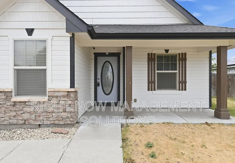 1295 N Blossom Ave — Photo 5