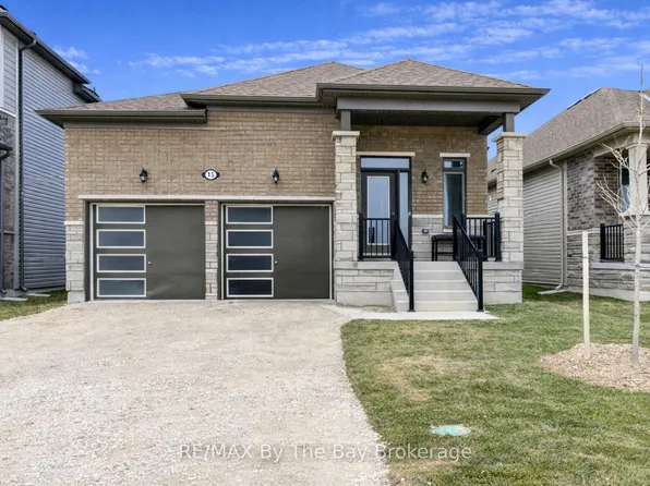 15 Union Blvd, Wasaga Beach, ON L9Z 1J7