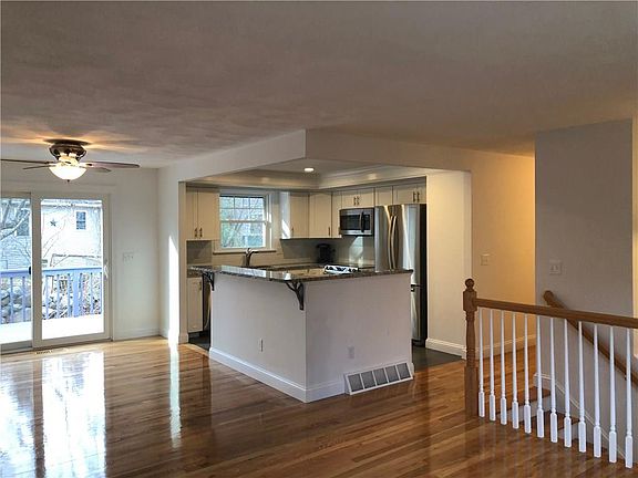2nd image of 33 Glenwood Cir
