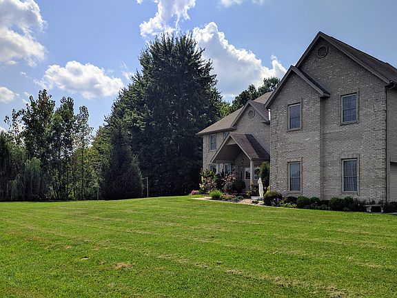 Large Private Yard!