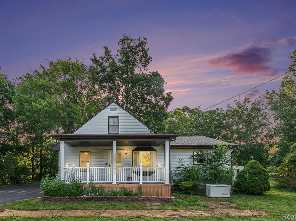 3014 N Center Rd, Flint, MI 48506