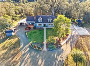 905 NE 3rd St, Oakland, OR 97462
