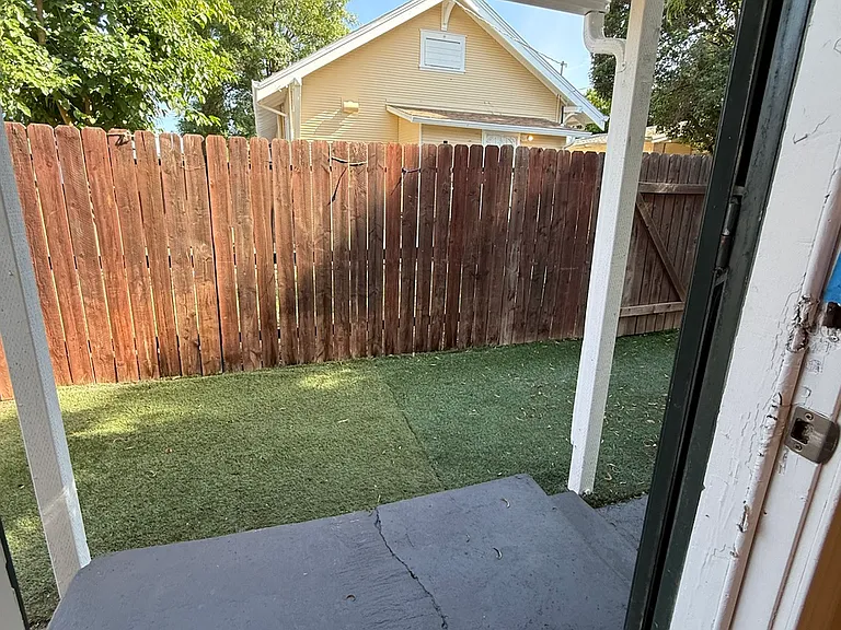2133 E Washington St — Photo 15
