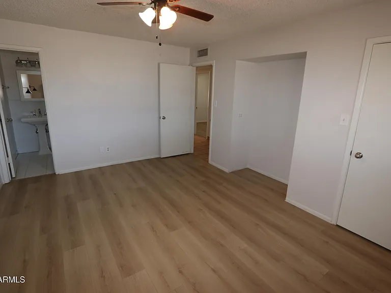 1910 E Manhatton Dr — Photo 17