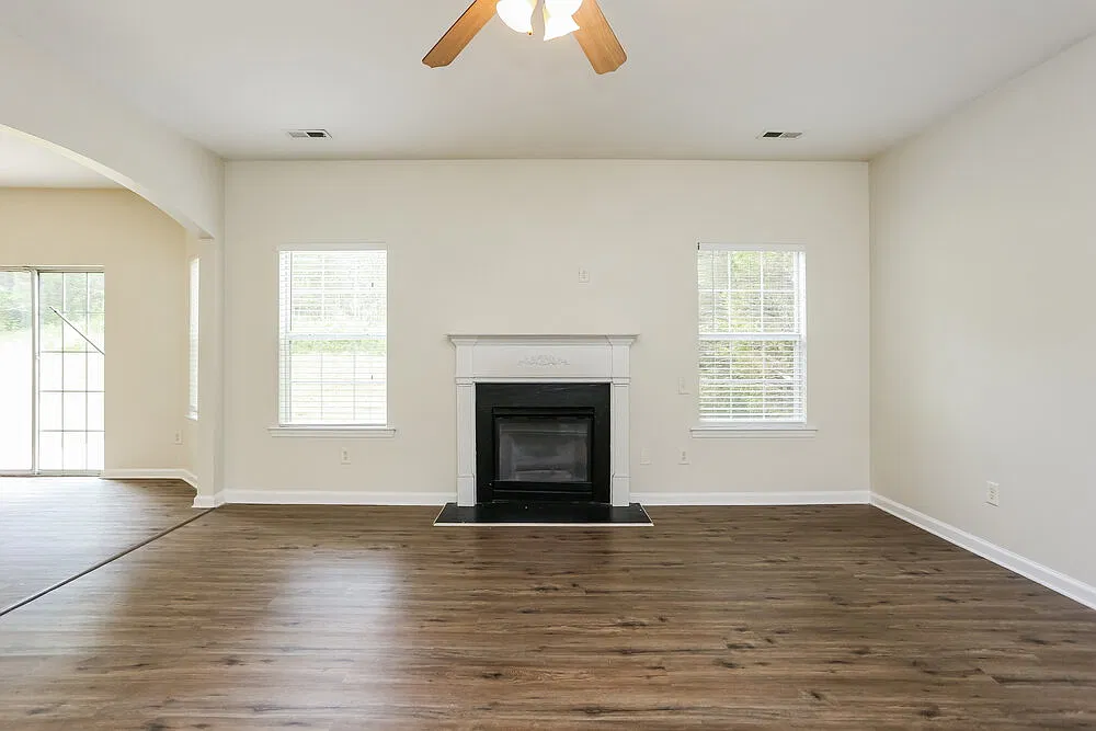 5 bed, 2.5 bath, 2974 sqft, $3,730 — Photo 4