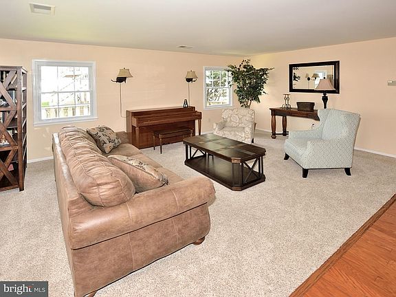 3rd image of 13104 Pebble Ln