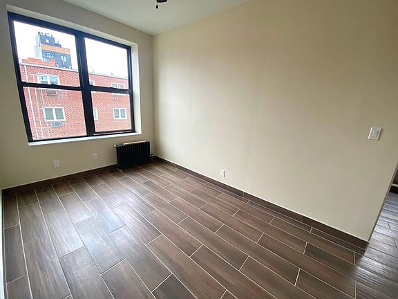 4th image of 25-28 33rd St #2FF