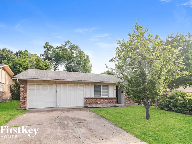 2029 Willow Ln — Photo 2
