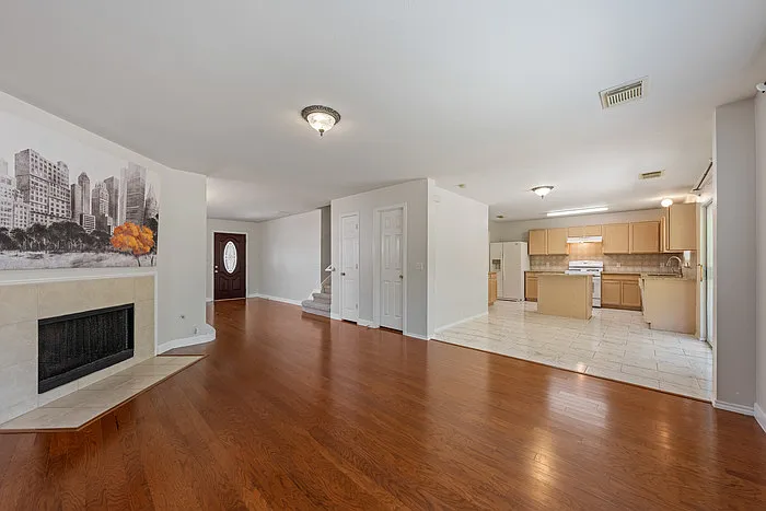 14716 Lantern Dr — Photo 5