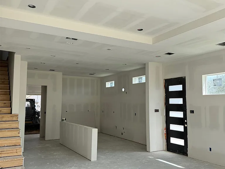 1120 Miller Rd — Photo 3