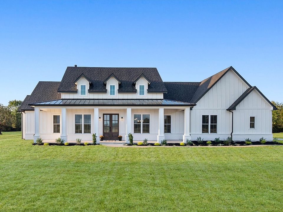 1st image of 310 Clubhouse Dr