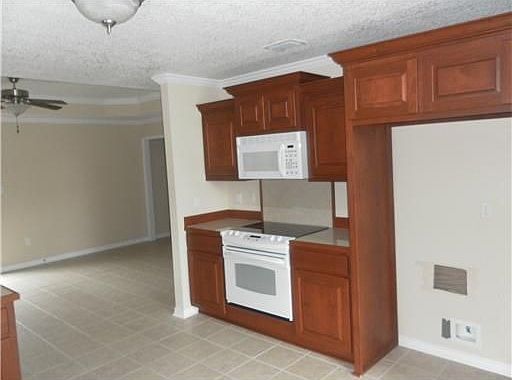 3rd image of 15109 Warren Dr