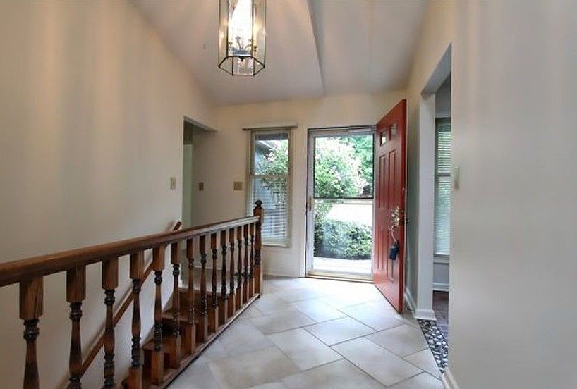 1st image of 20 Beechwood Ln