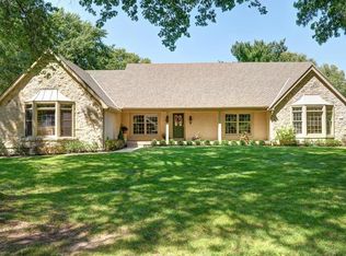 4904 W 112th St, Leawood, KS 66211