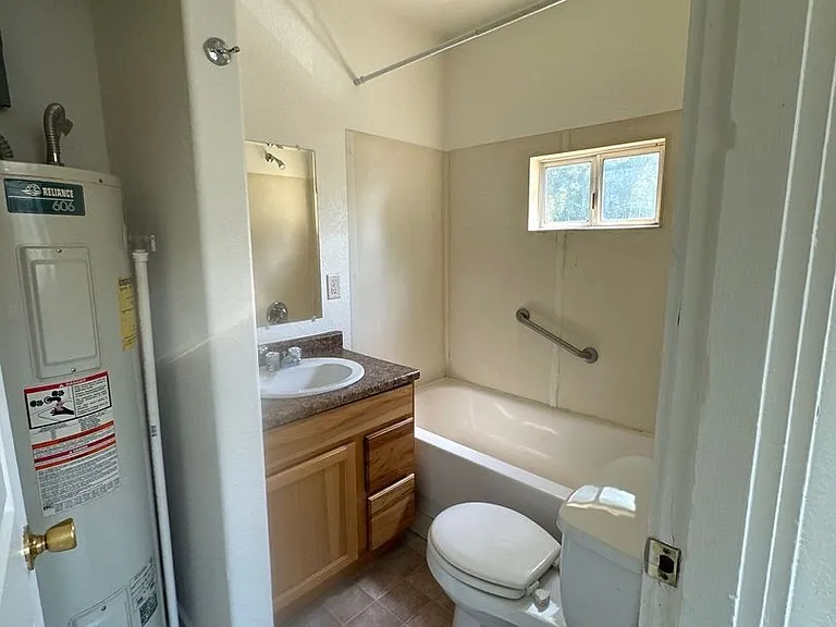 1513 Oregon Ave — Photo 8