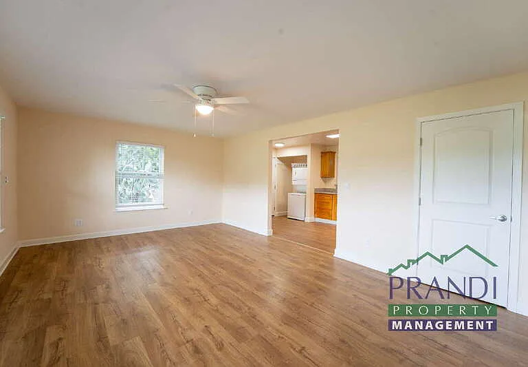 109A Live Oak Ave — Photo 9