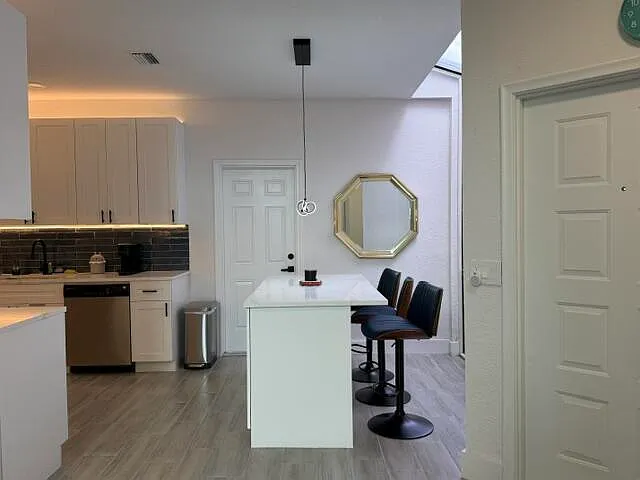 3 bed, 2.5 bath, 1837 sqft, $5,000 — Photo 3