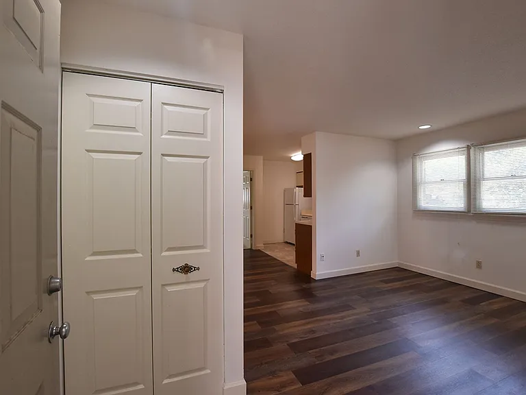 507 W Green St — Photo 11