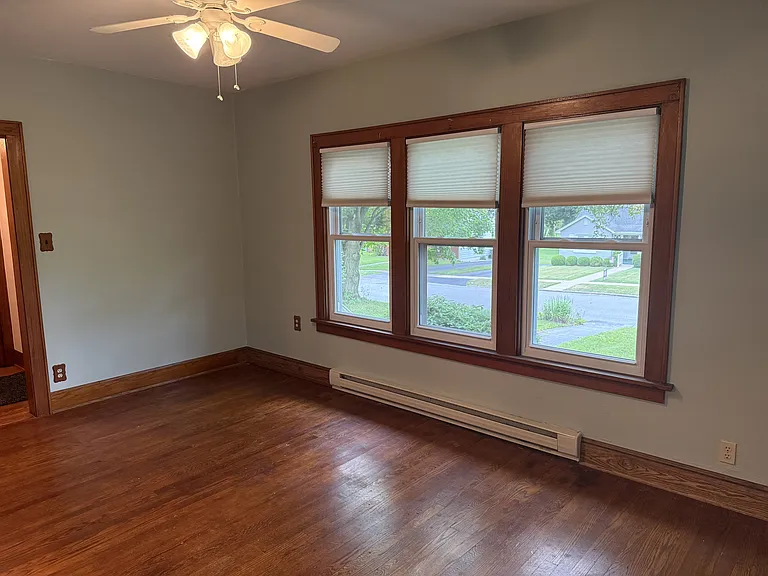 517 E Linn St — Photo 34