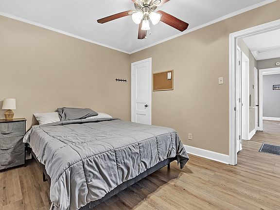 4th image of 3704 Friar Tuck Rd