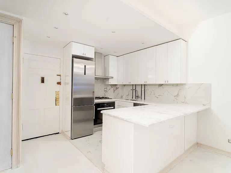 145 W 58th St #3C — Photo 9