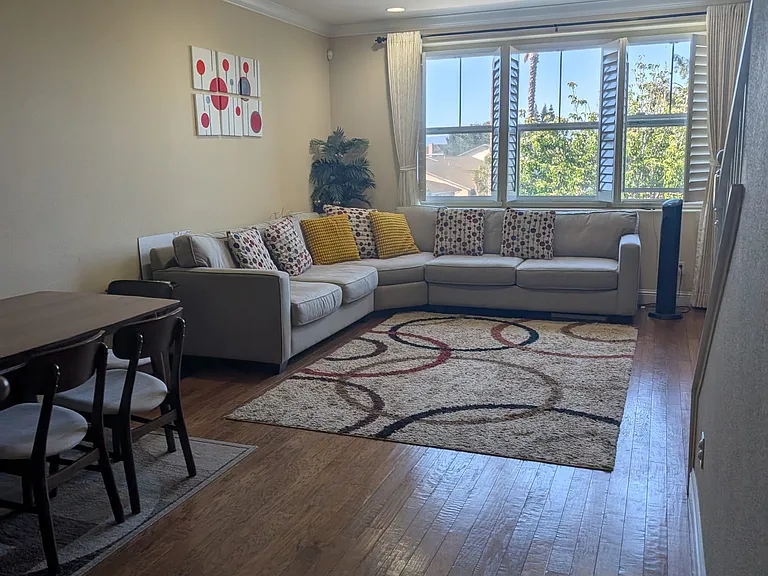 1076 N Jackson Ave — Photo 20