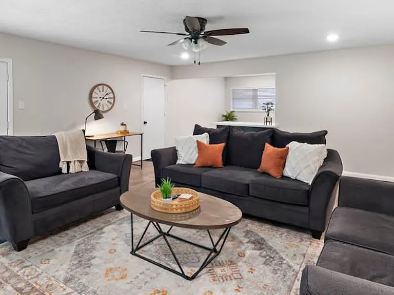 1302 Meadow Lark St — Photo 17