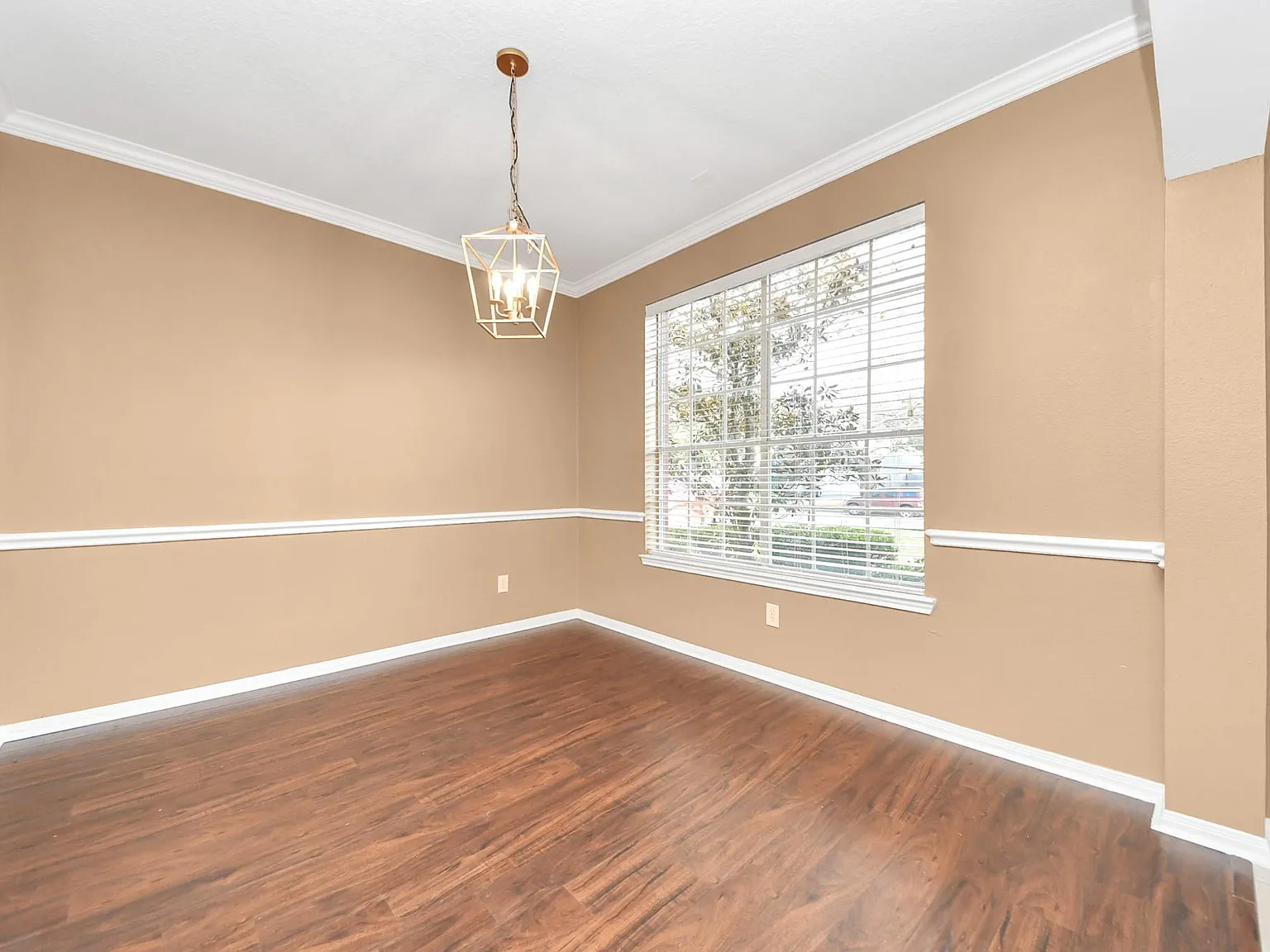 4 bed, 3.5 bath, 2419 sqft, $2,600 — Photo 3
