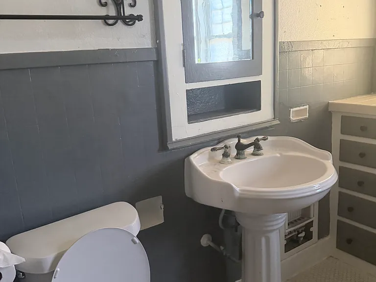 208 E Ligustrum Blvd — Photo 12