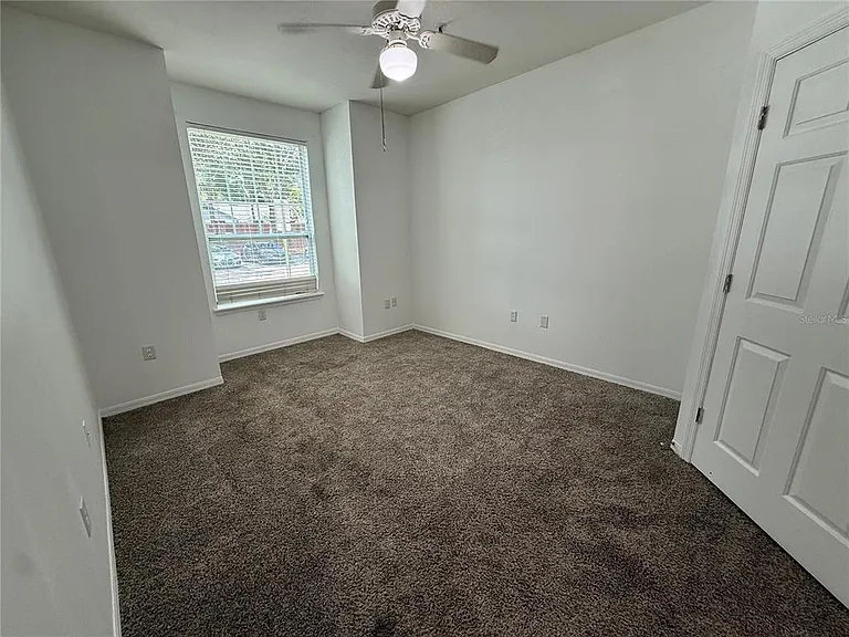2015 Erving Cir #102 — Photo 7