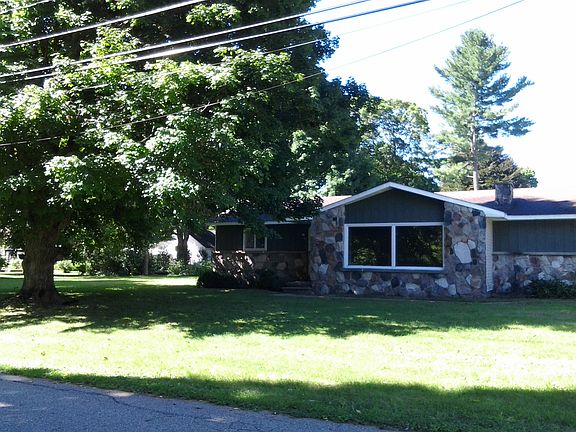 3rd image of 139 N Avenue B