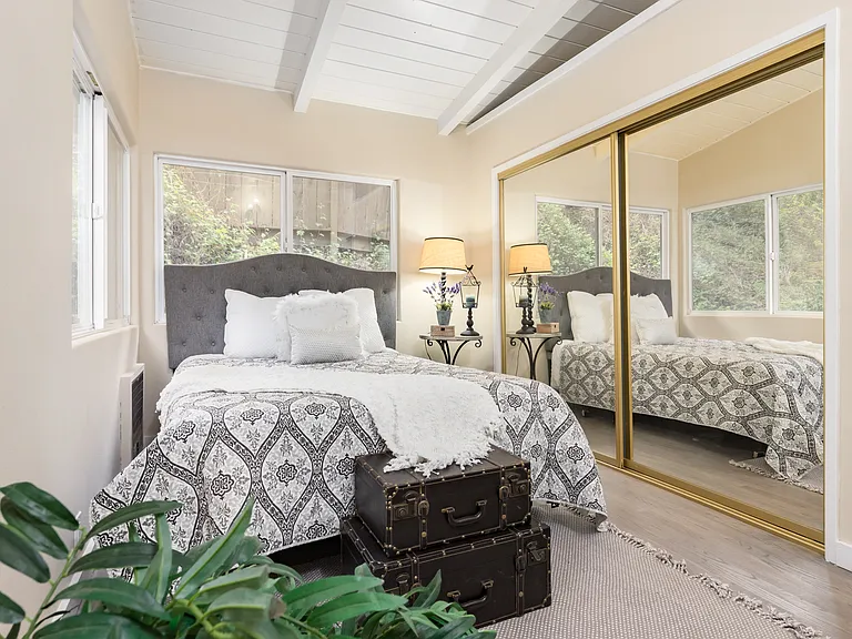665 Cathedral Dr — Photo 18