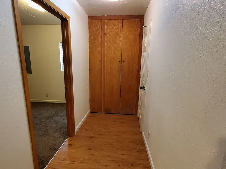 212 Grove St — Photo 9