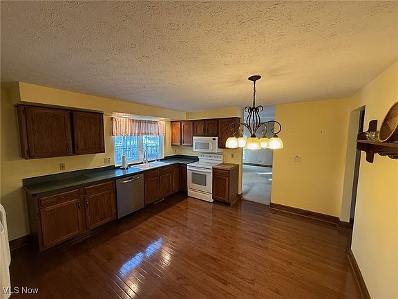 4th image of 34536 Southside Park Dr