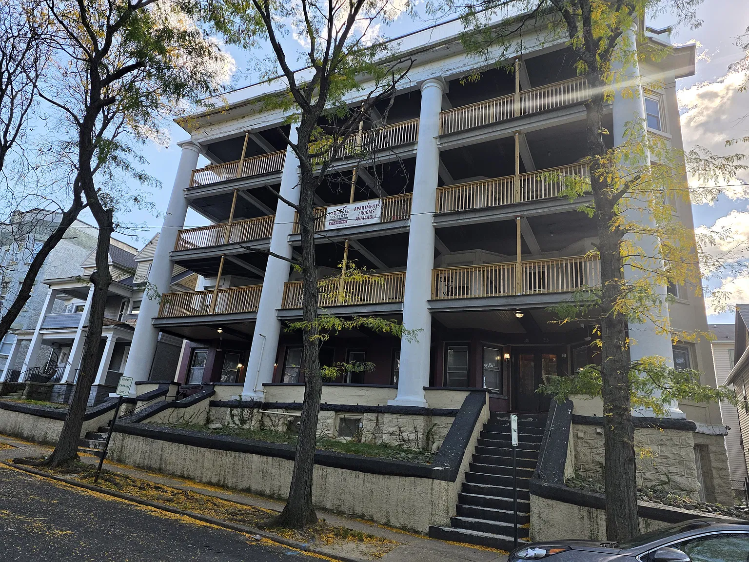 3 bed, 1003 sqft, $995 — Photo 2
